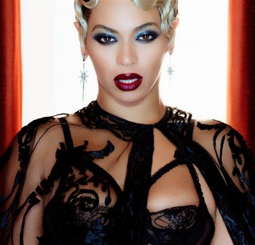 Beyonce surpreende mídia e fãs ao lançar álbum sem avisar.