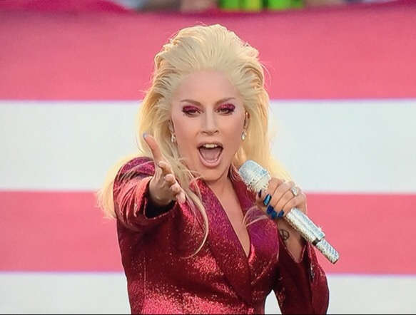 Lady Gaga cantando o Hino no Superbowl 50